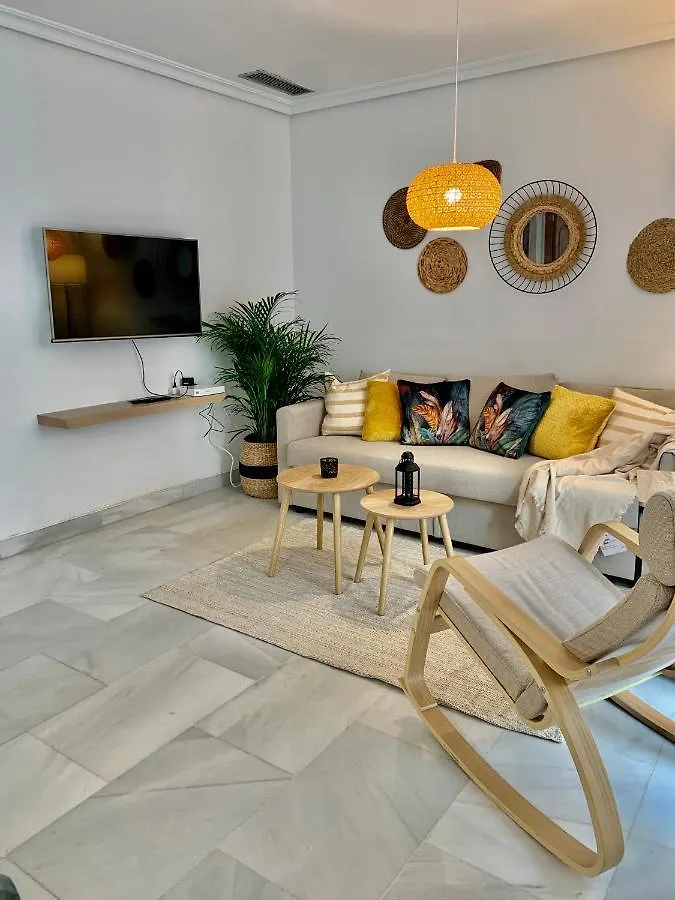 Homely Malaga Larios