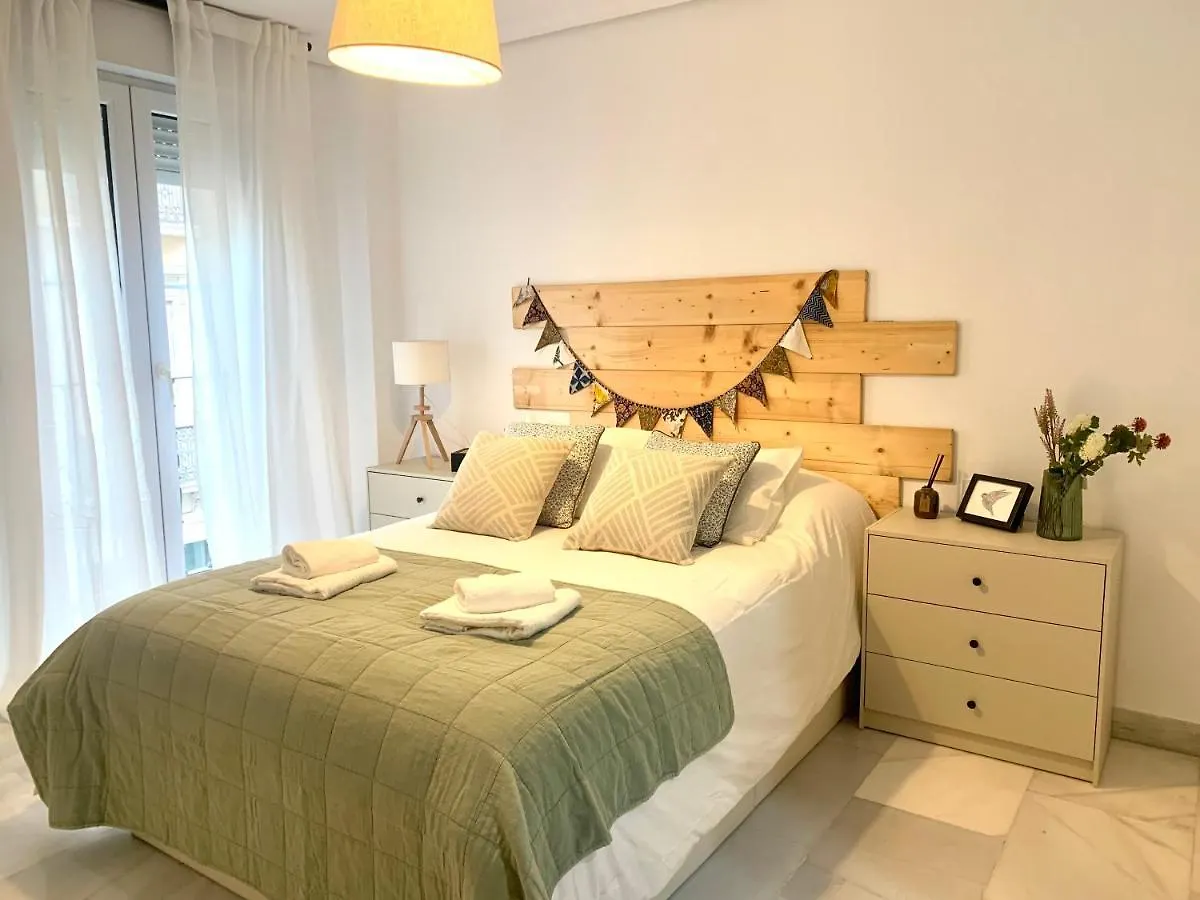 Homely Malaga Larios